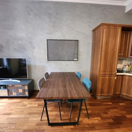 Spacious Apartment 6Min From The Dancing House Praha Bagian luar foto