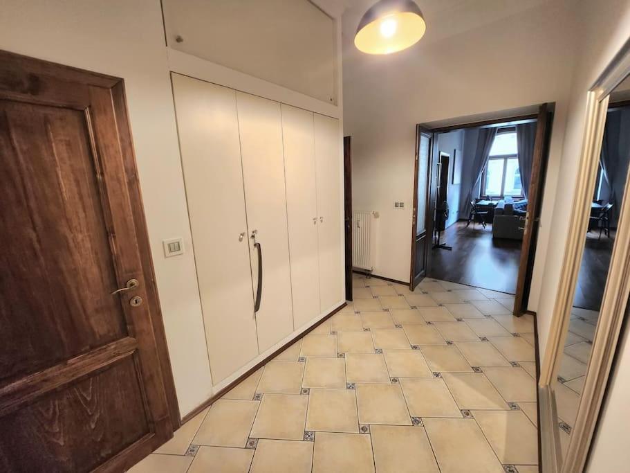 Spacious Apartment 6Min From The Dancing House Praha Bagian luar foto