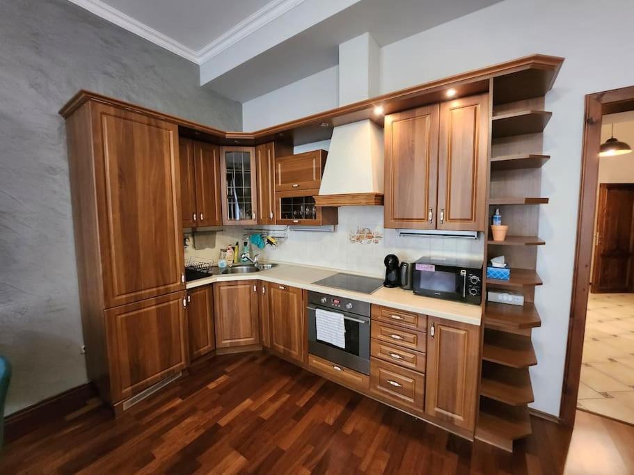 Spacious Apartment 6Min From The Dancing House Praha Bagian luar foto