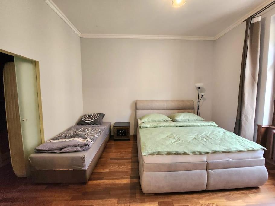 Spacious Apartment 6Min From The Dancing House Praha Bagian luar foto