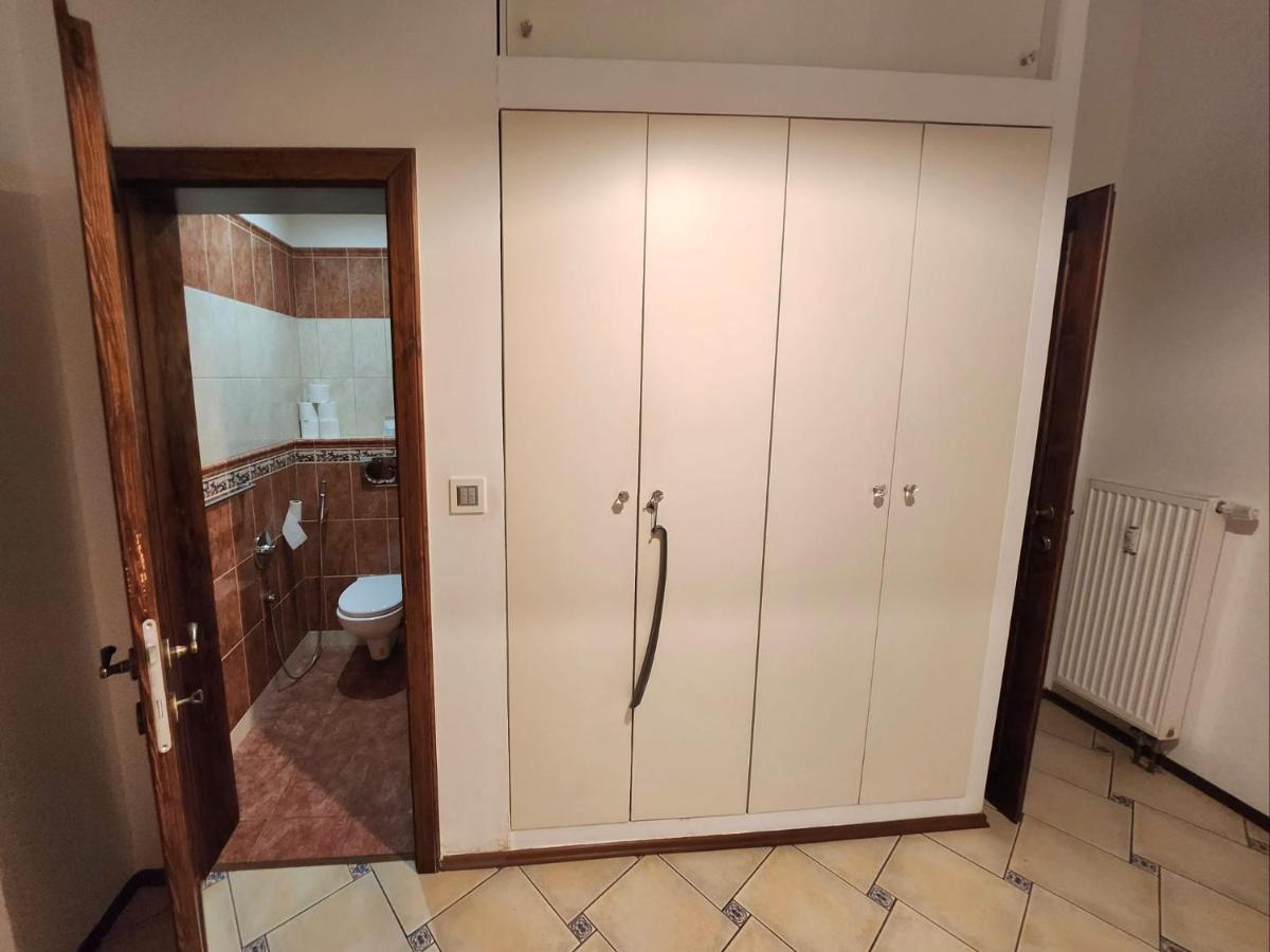 Spacious Apartment 6Min From The Dancing House Praha Bagian luar foto