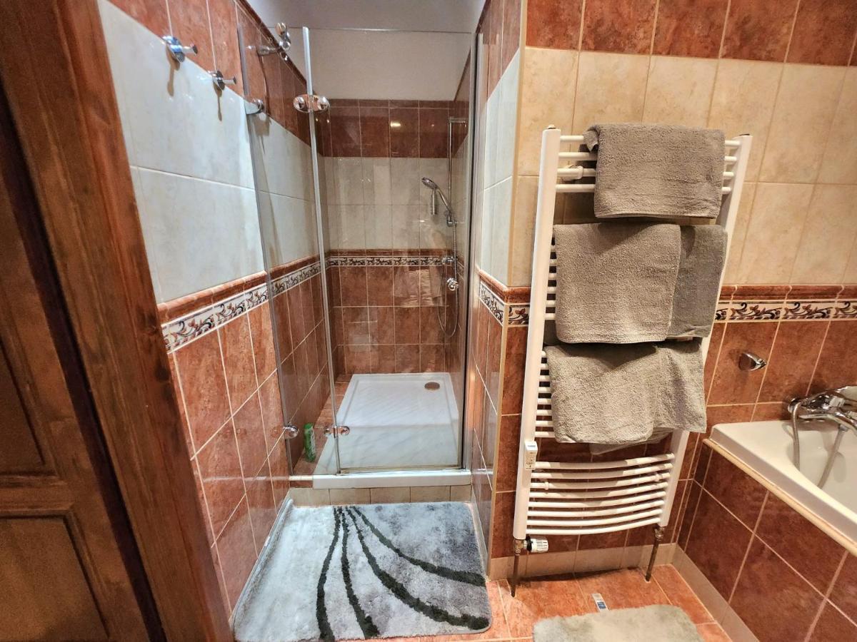 Spacious Apartment 6Min From The Dancing House Praha Bagian luar foto